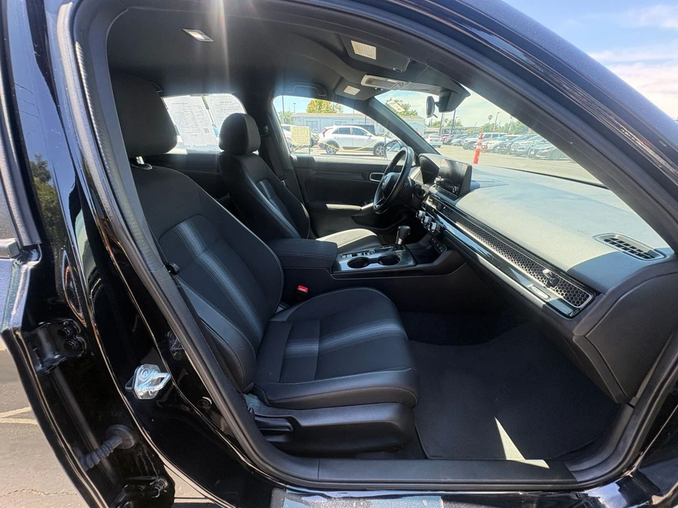 2025 Honda Civic 11th Gen - Image 27 of 31