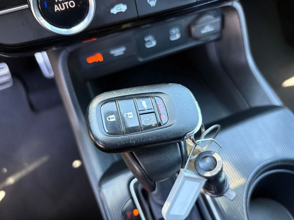2025 Honda Civic 11th Gen - Image 25 of 31
