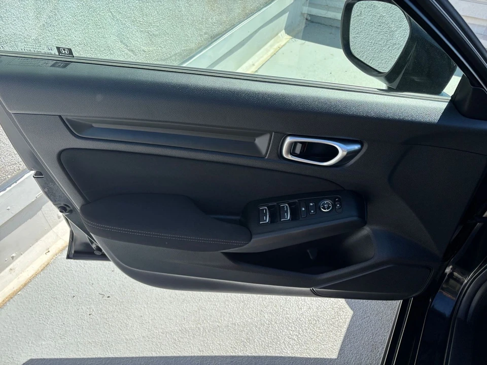 2025 Honda Civic 11th Gen - Image 20 of 31