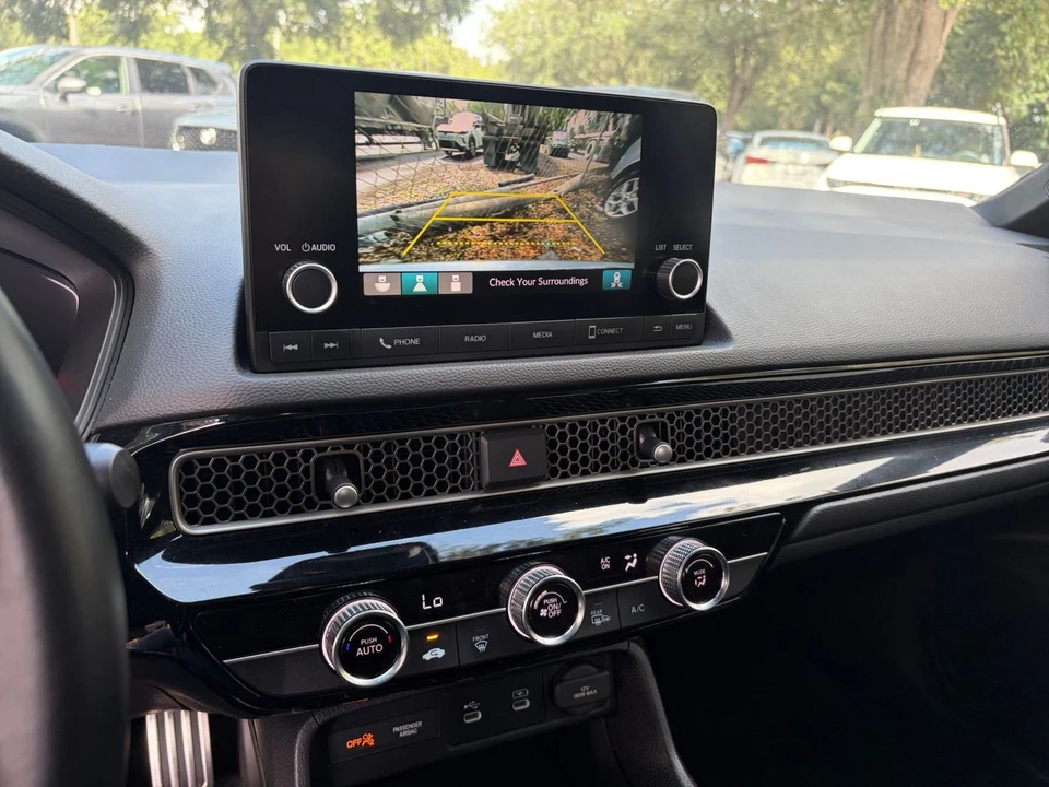 2025 Honda Civic 11th Gen - Image 16 of 31