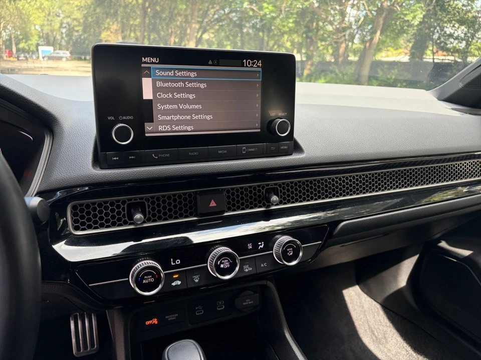 2025 Honda Civic 11th Gen - Image 19 of 31