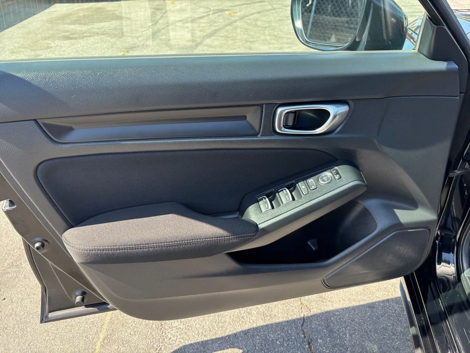 2025 Honda Civic 11th Gen - Image 20 of 31