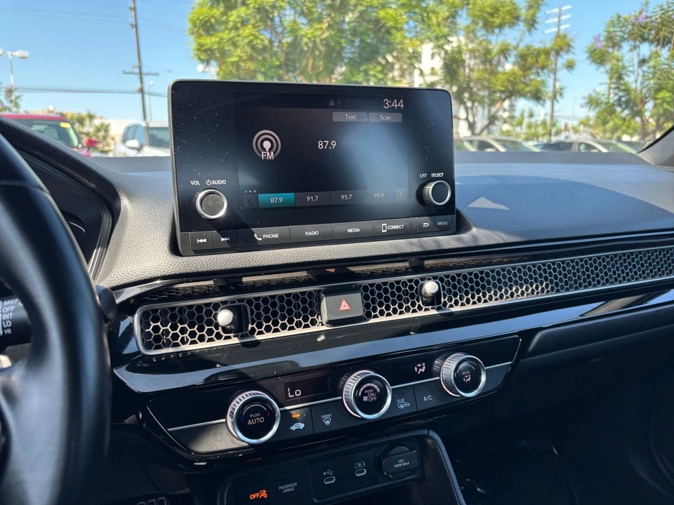 2025 Honda Civic 11th Gen - Image 19 of 31
