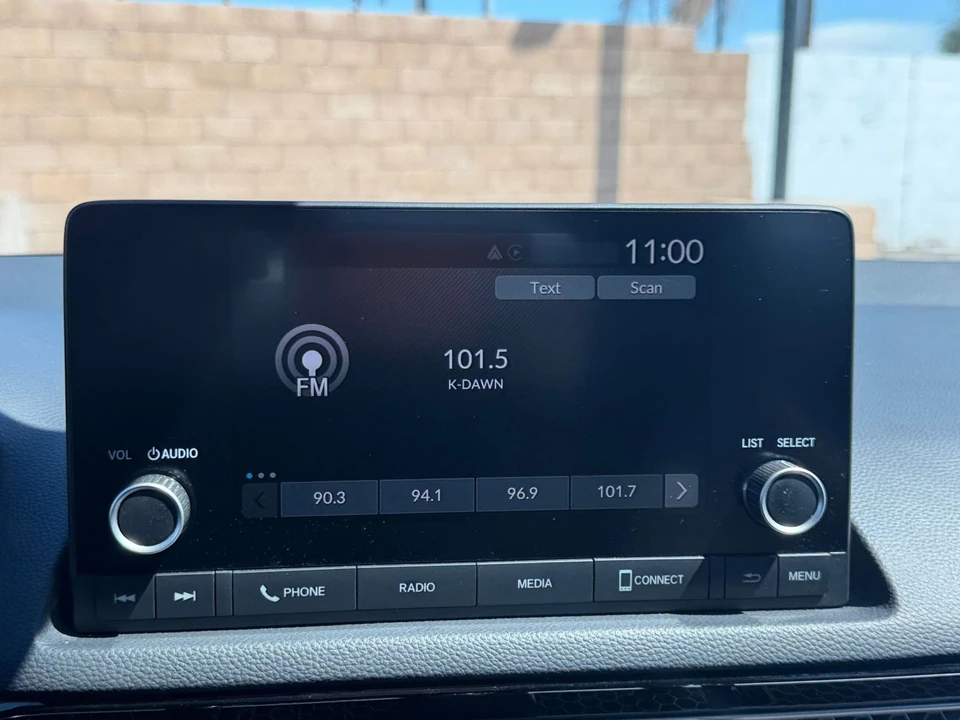 2025 Honda Civic 11th Gen - Image 21 of 31