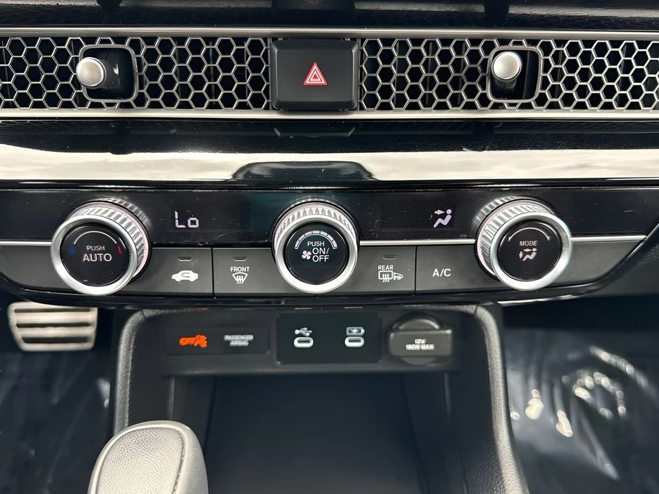 2025 Honda Civic 11th Gen - Image 17 of 30