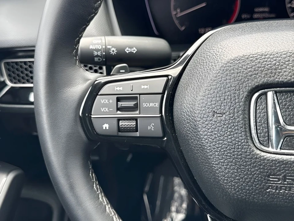 2025 Honda Civic 11th Gen - Image 13 of 30