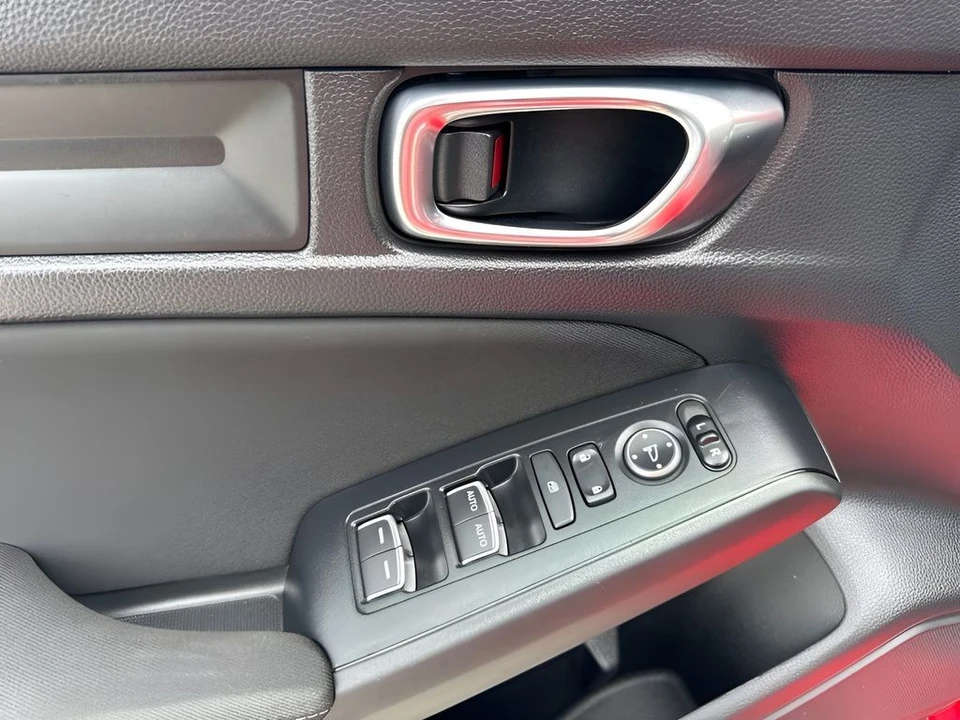 2025 Honda Civic 11th Gen - Image 21 of 30