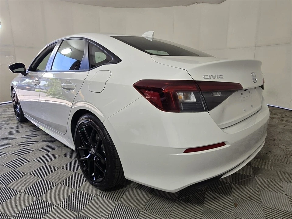 2025 Honda Civic 11th Gen - Image 10 of 12