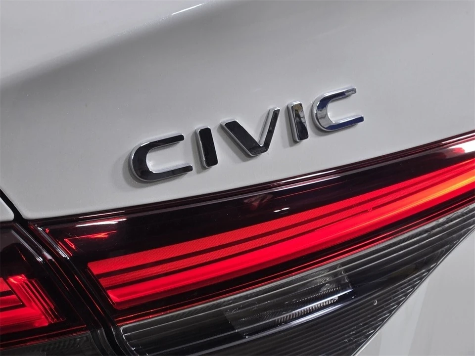 2025 Honda Civic 11th Gen - Image 12 of 21