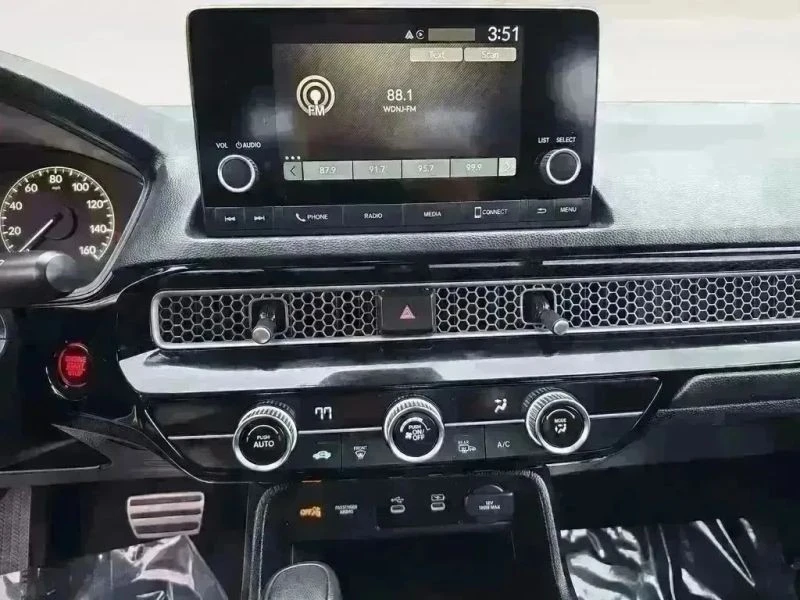 2025 Honda Civic 11th Gen - Image 11 of 12