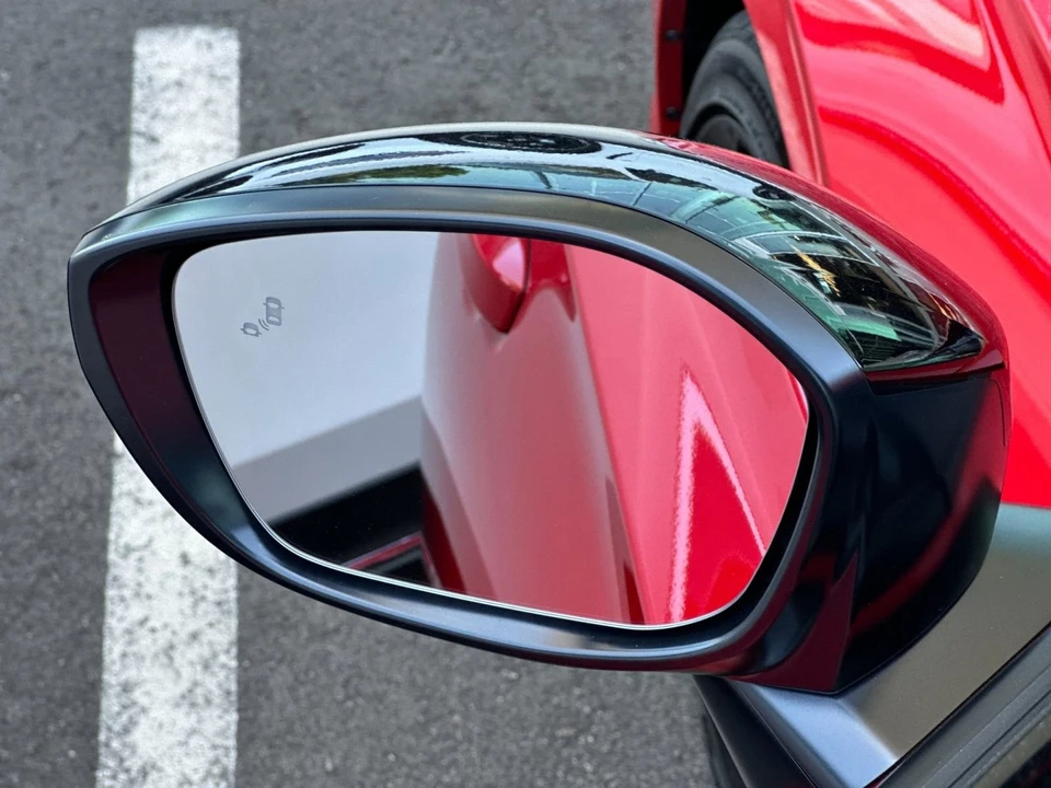 2025 Honda Civic 11th Gen - Image 9 of 31