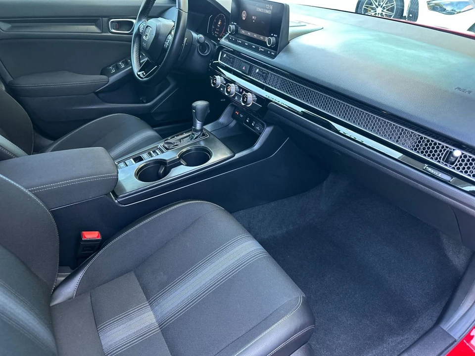2025 Honda Civic 11th Gen - Image 15 of 31