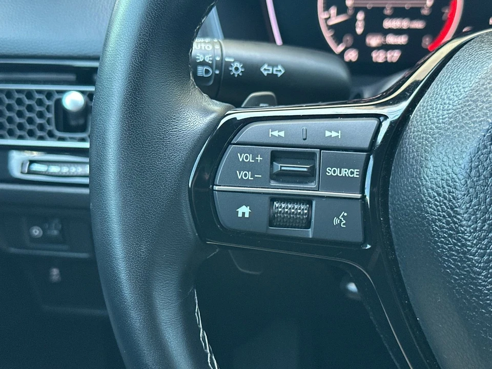 2025 Honda Civic 11th Gen - Image 24 of 31