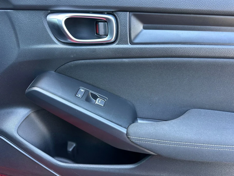2025 Honda Civic 11th Gen - Image 17 of 31