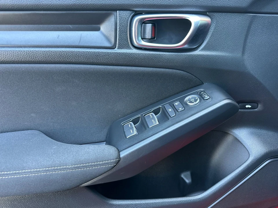2025 Honda Civic 11th Gen - Image 11 of 31