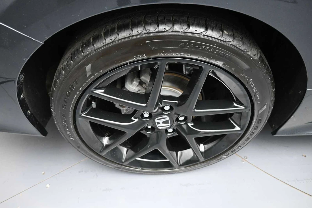 2025 Honda Civic 11th Gen - Image 12 of 31