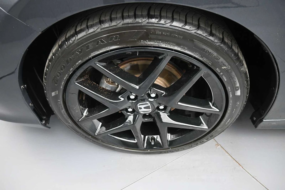 2025 Honda Civic 11th Gen - Image 14 of 31