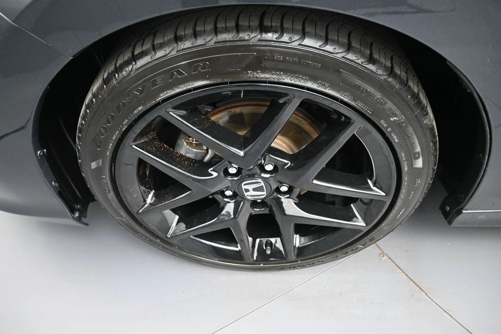 2025 Honda Civic 11th Gen - Image 14 of 31