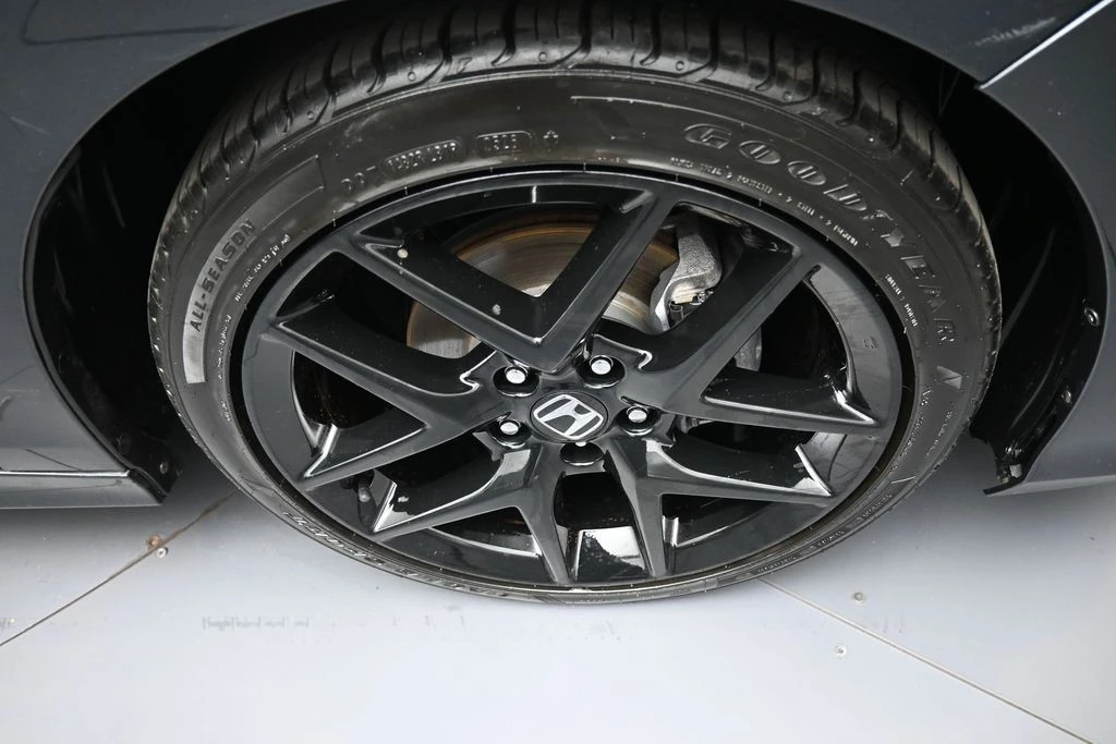 2025 Honda Civic 11th Gen - Image 13 of 31