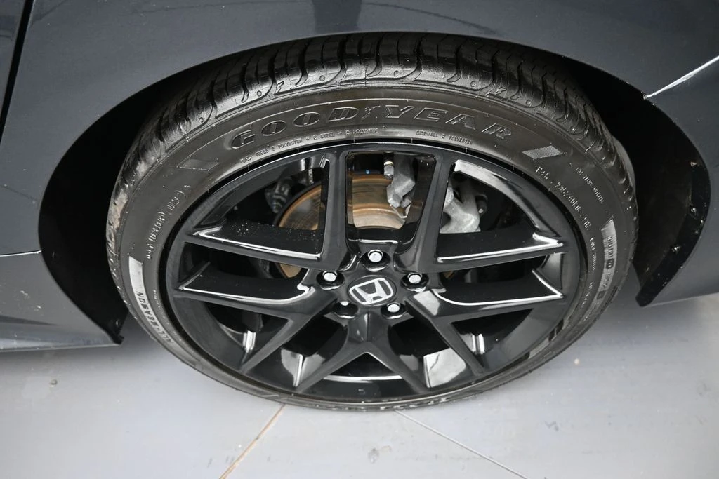 2025 Honda Civic 11th Gen - Image 15 of 31