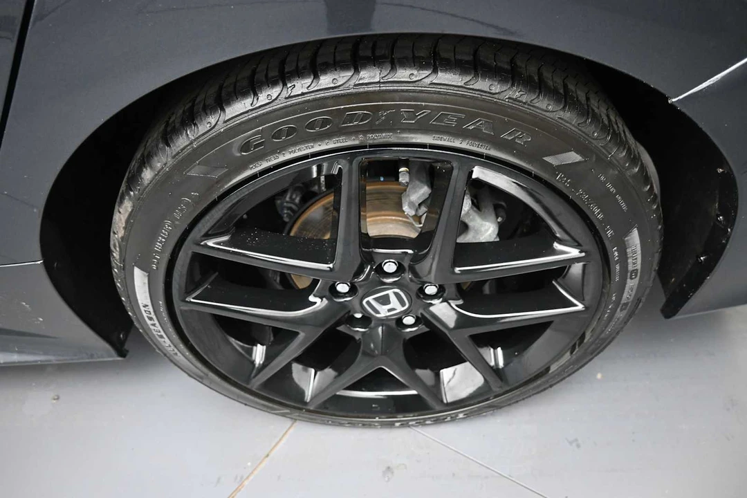 2025 Honda Civic 11th Gen - Image 15 of 31