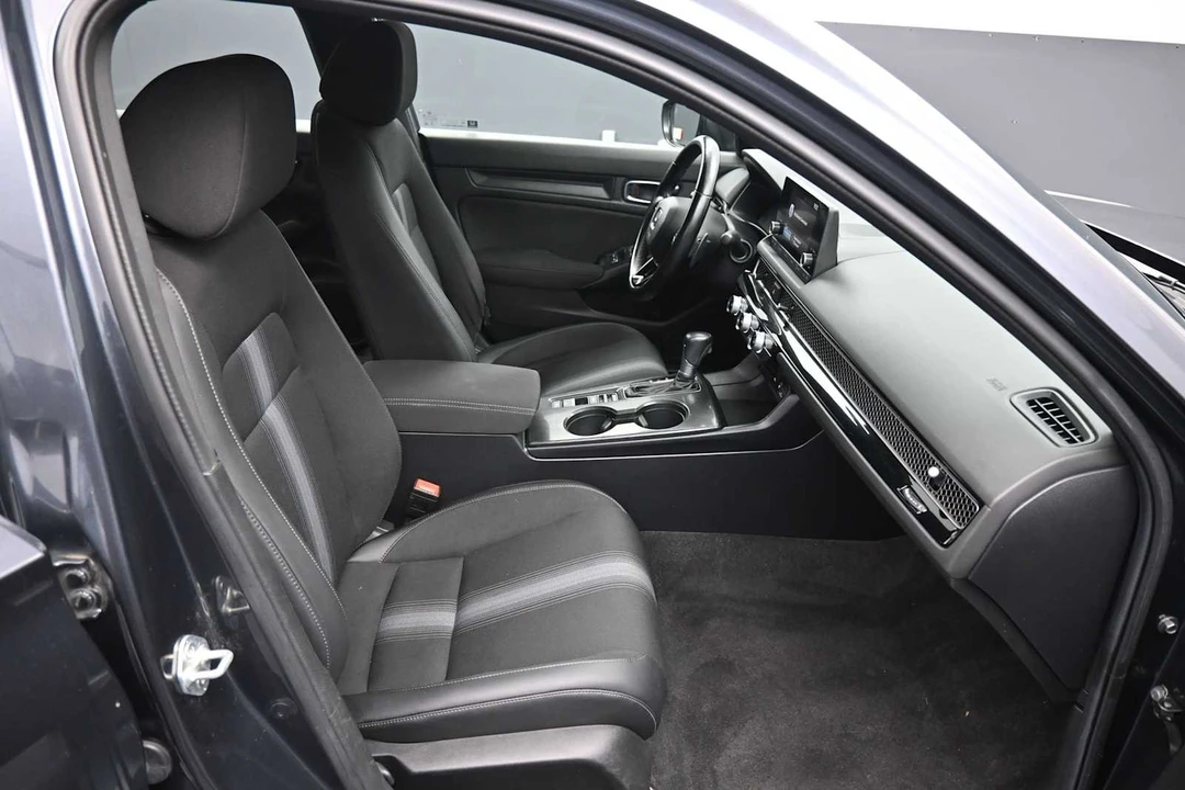 2025 Honda Civic 11th Gen - Image 24 of 31