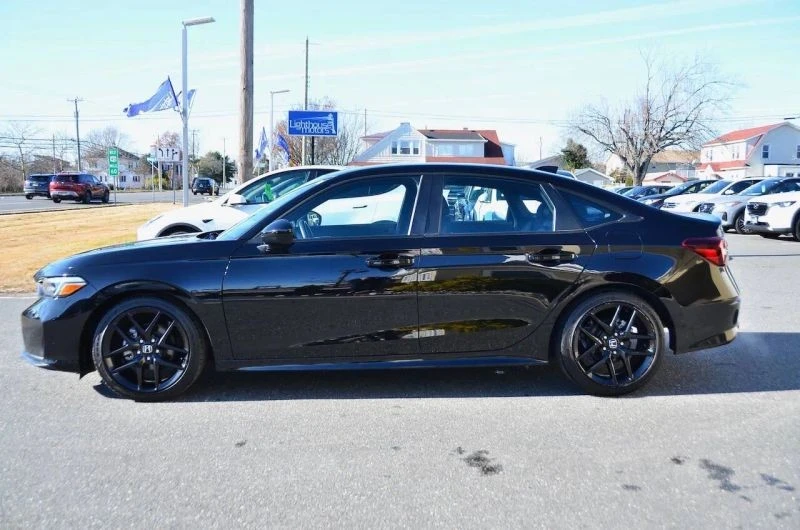 2025 Honda Civic 11th Gen - Image 6 of 12