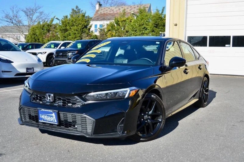 2025 Honda Civic 11th Gen - Image 2 of 12