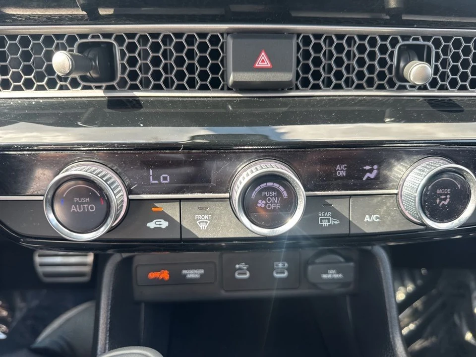2025 Honda Civic 11th Gen - Image 17 of 31