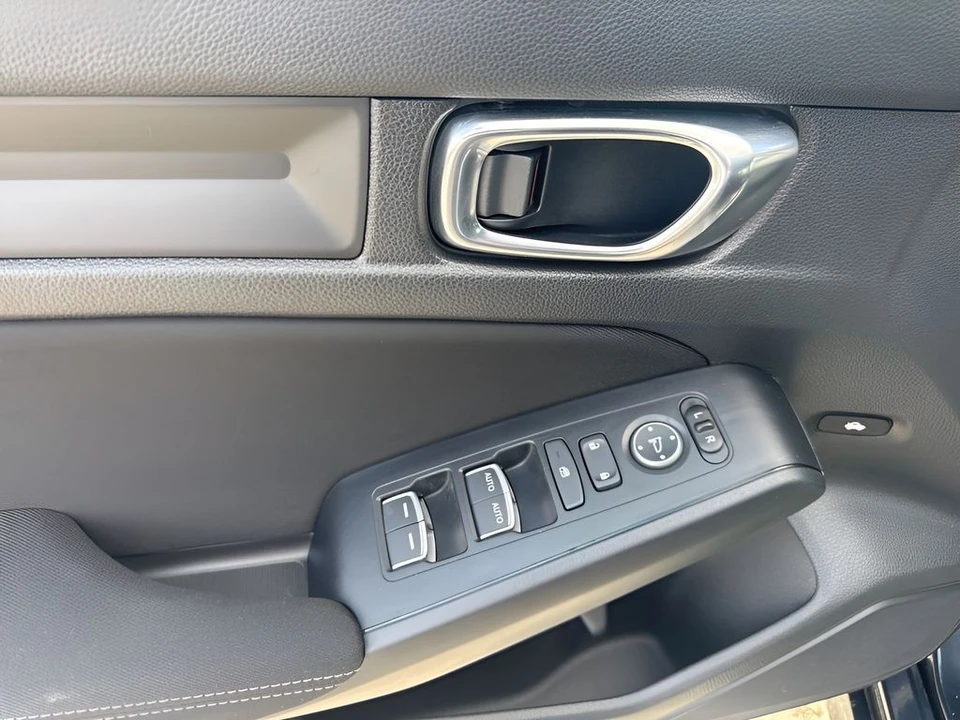 2025 Honda Civic 11th Gen - Image 23 of 31
