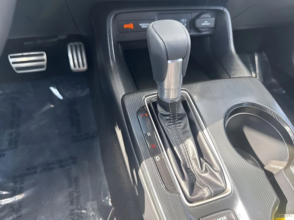 2025 Honda Civic 11th Gen - Image 15 of 31