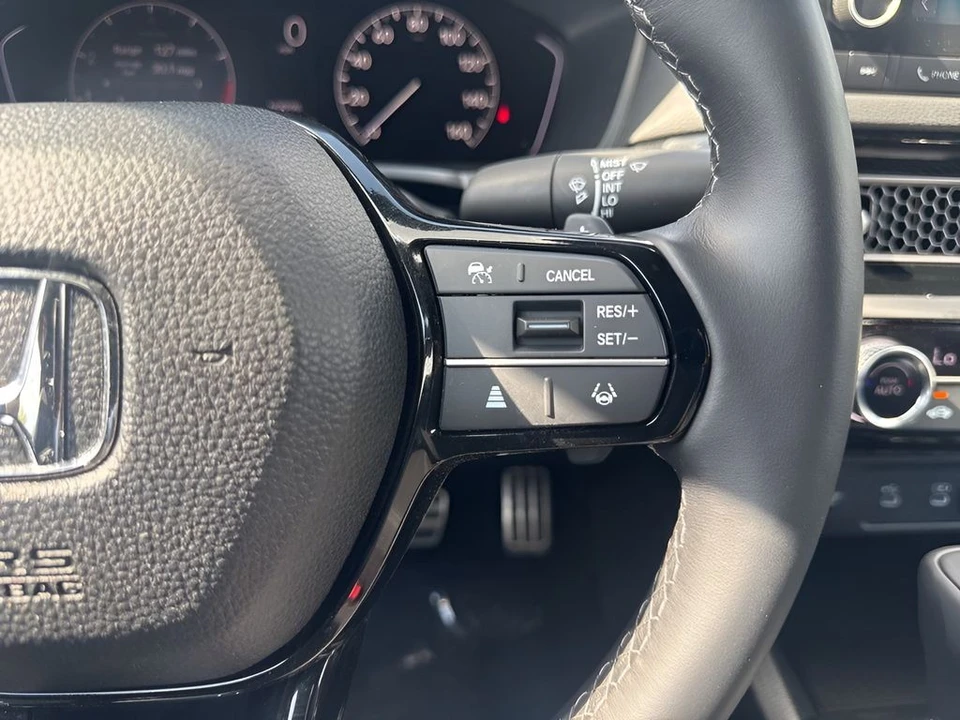2025 Honda Civic 11th Gen - Image 14 of 31