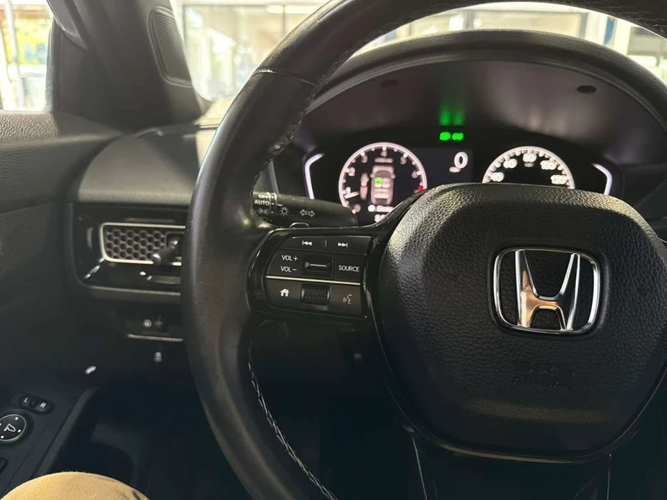 2025 Honda Civic 11th Gen - Image 14 of 31