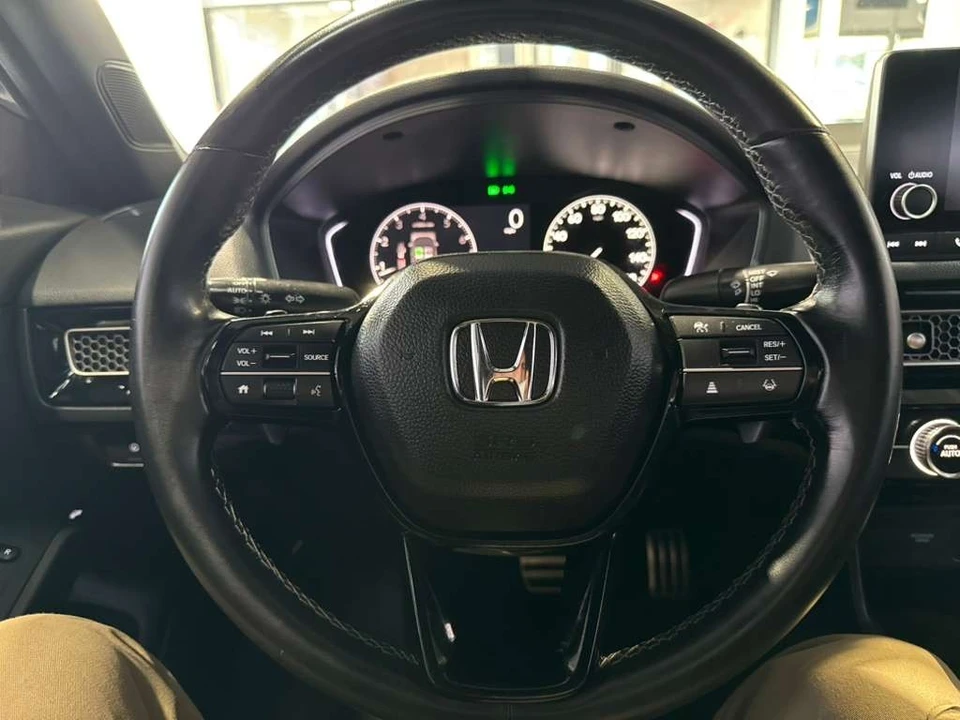 2025 Honda Civic 11th Gen - Image 12 of 31