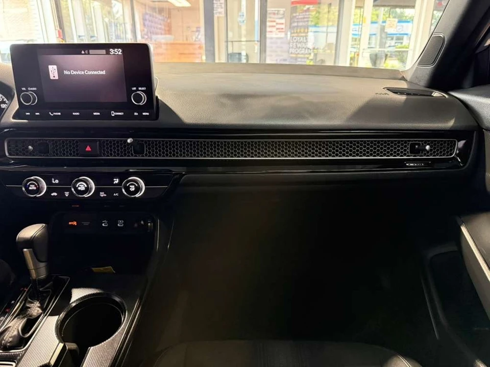 2025 Honda Civic 11th Gen - Image 20 of 31