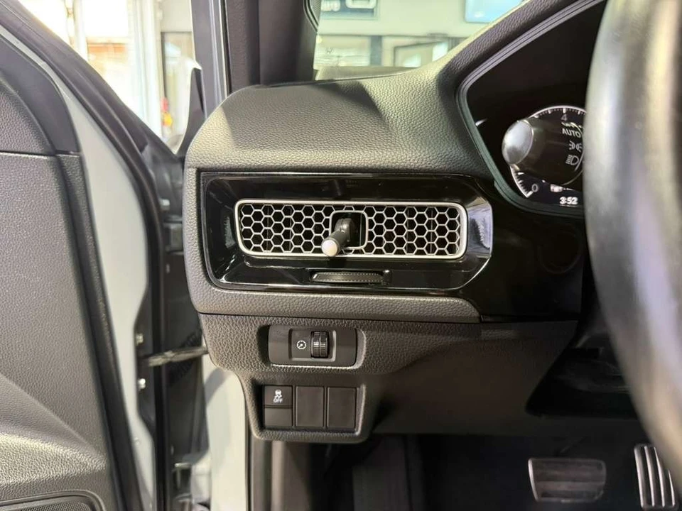 2025 Honda Civic 11th Gen - Image 21 of 31