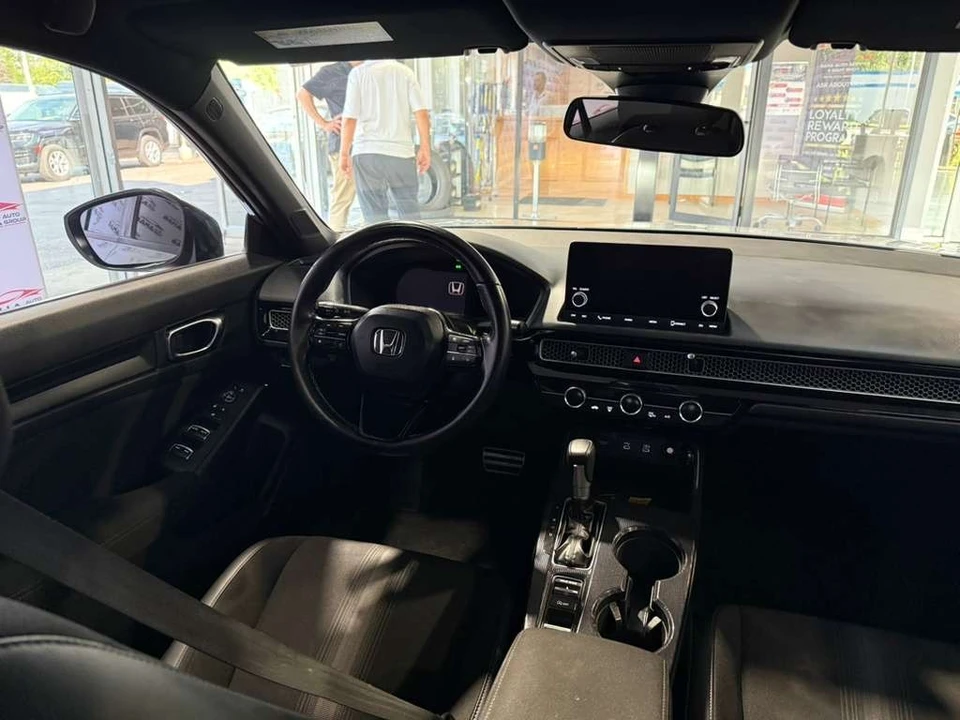 2025 Honda Civic 11th Gen - Image 25 of 31