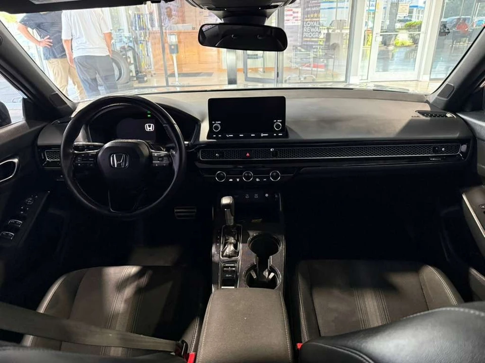 2025 Honda Civic 11th Gen - Image 24 of 31