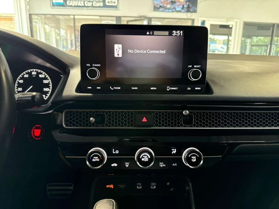 2025 Honda Civic 11th Gen - Image 16 of 31