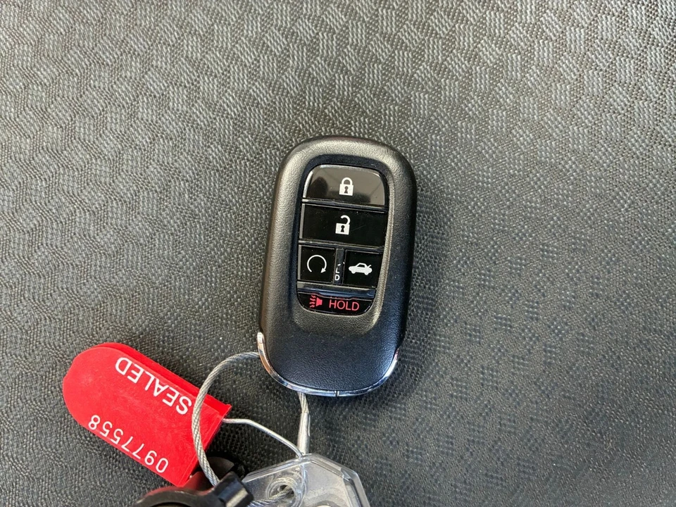 2025 Honda Civic 11th Gen - Image 17 of 31
