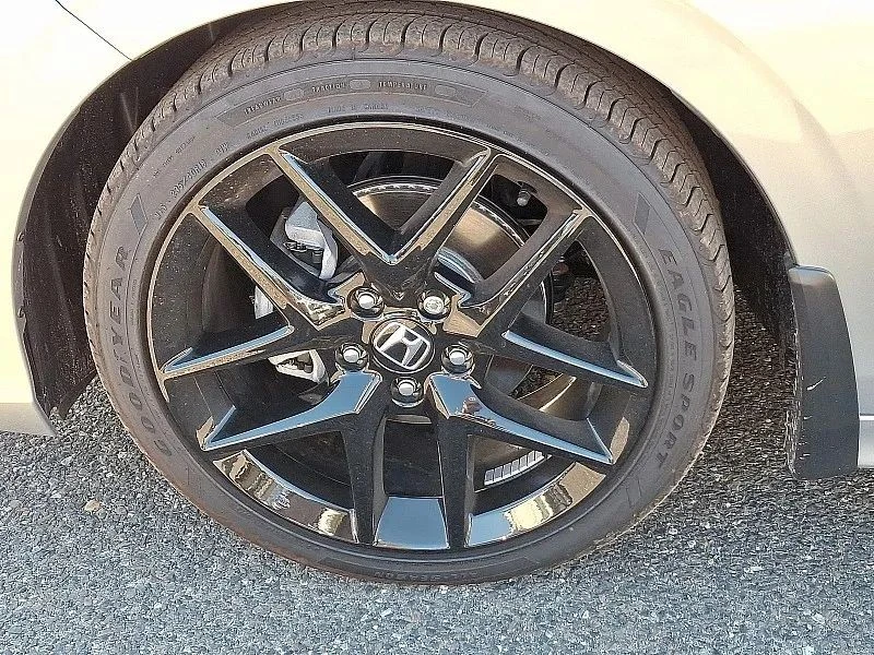 2025 Honda Civic 11th Gen - Image 9 of 12