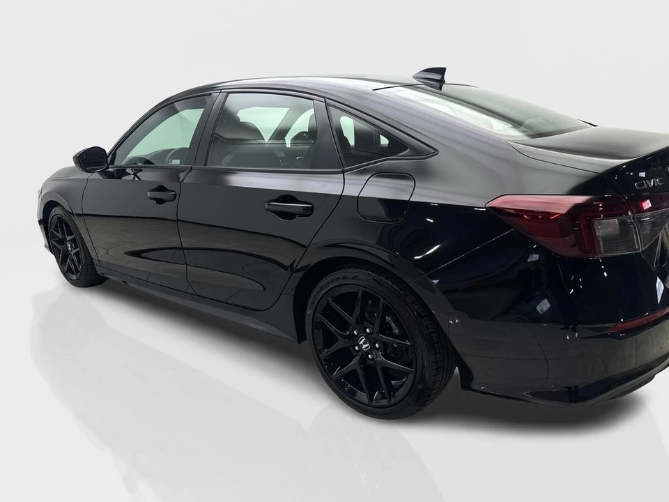 2025 Honda Civic 11th Gen - Image 14 of 31