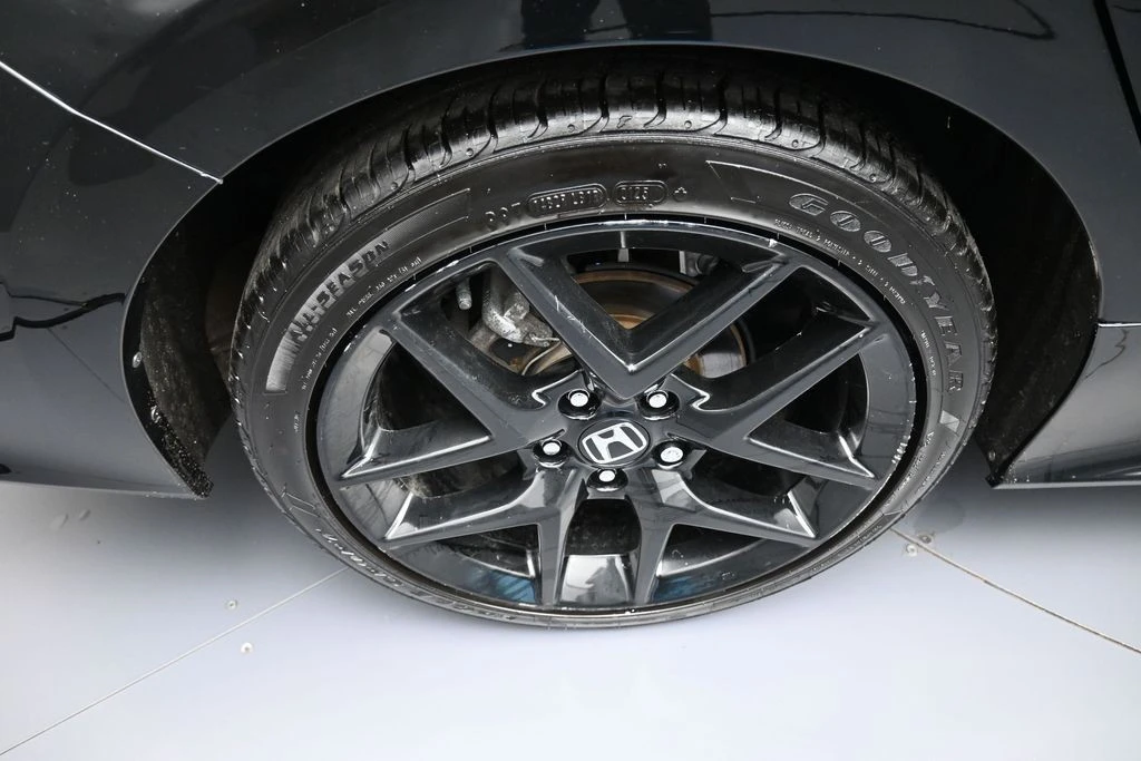 2025 Honda Civic 11th Gen - Image 13 of 31
