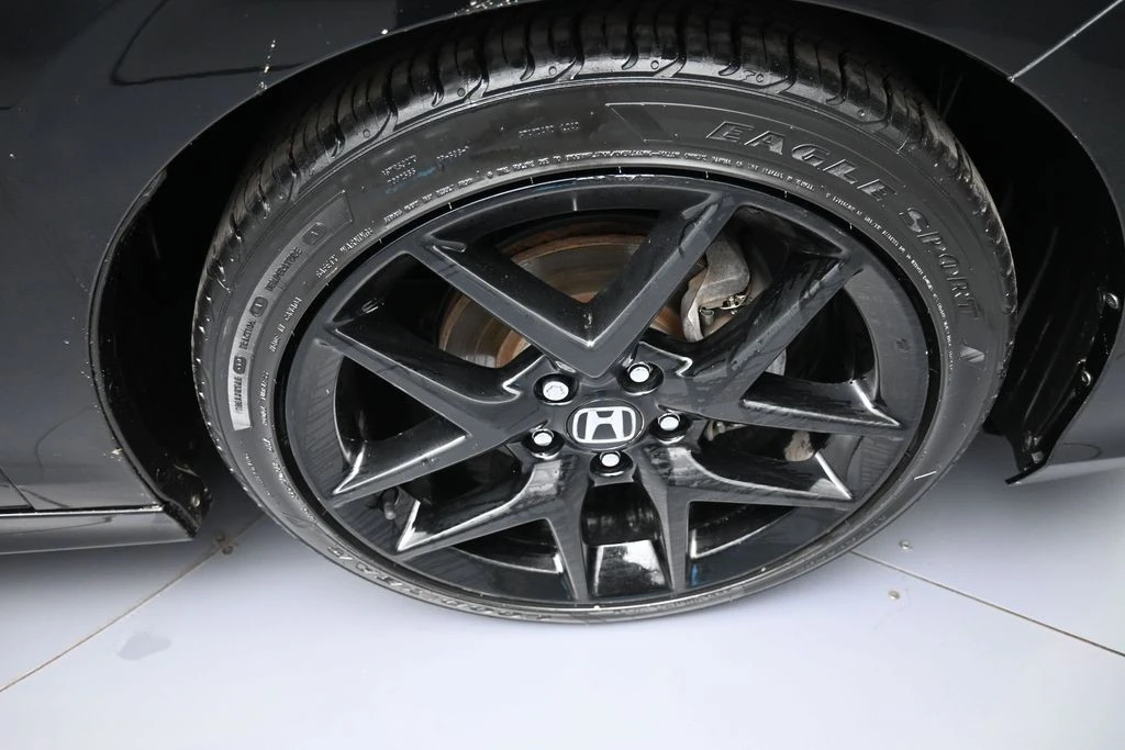 2025 Honda Civic 11th Gen - Image 12 of 31