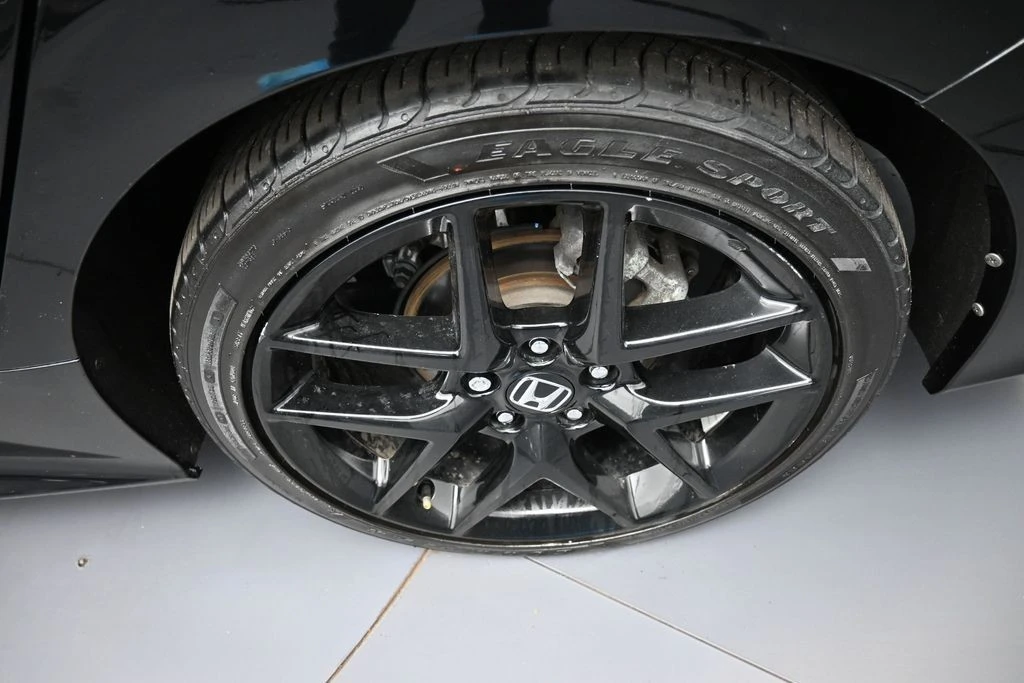 2025 Honda Civic 11th Gen - Image 15 of 31