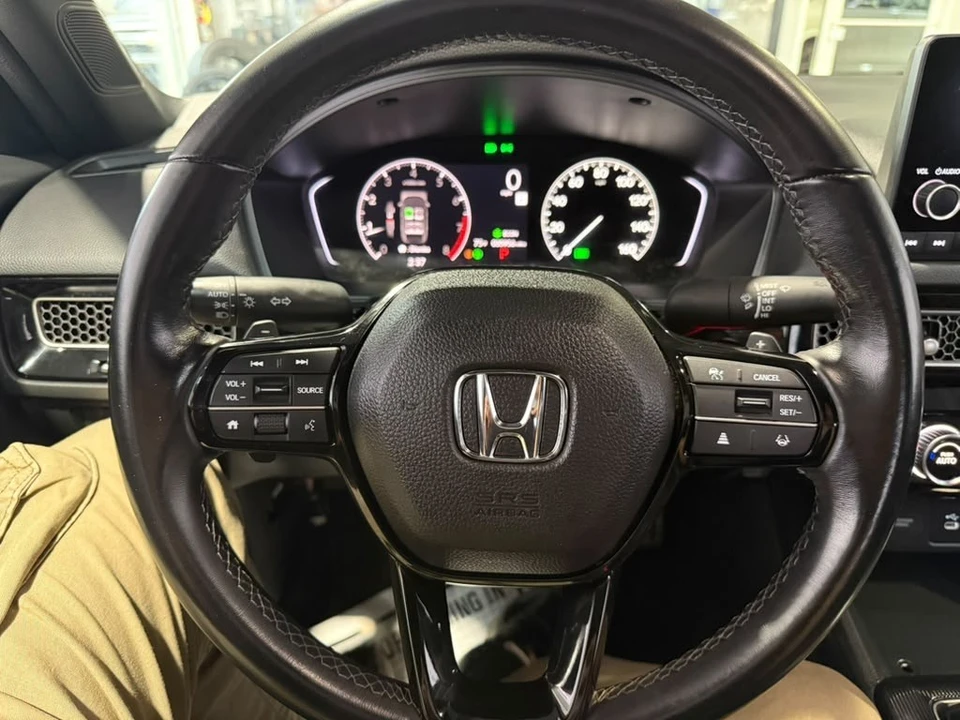 2025 Honda Civic 11th Gen - Image 11 of 31