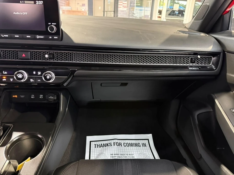 2025 Honda Civic 11th Gen - Image 18 of 31