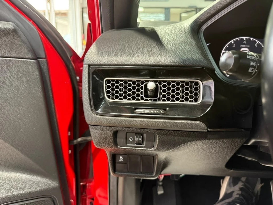 2025 Honda Civic 11th Gen - Image 19 of 31