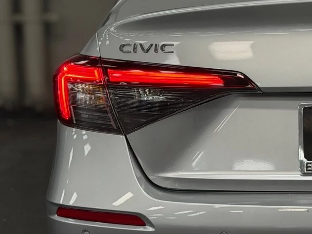 2025 Honda Civic 11th Gen - Image 13 of 31