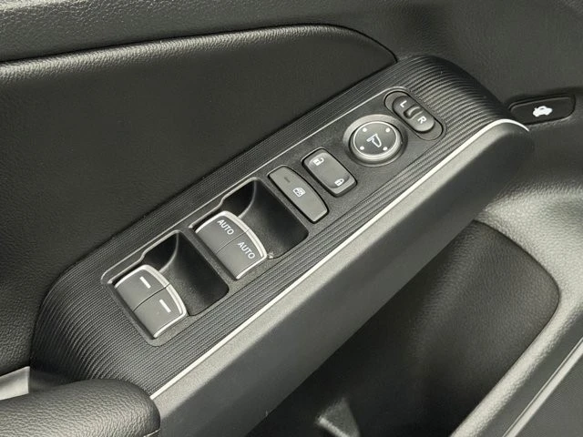 2025 Honda Civic 11th Gen - Image 21 of 31
